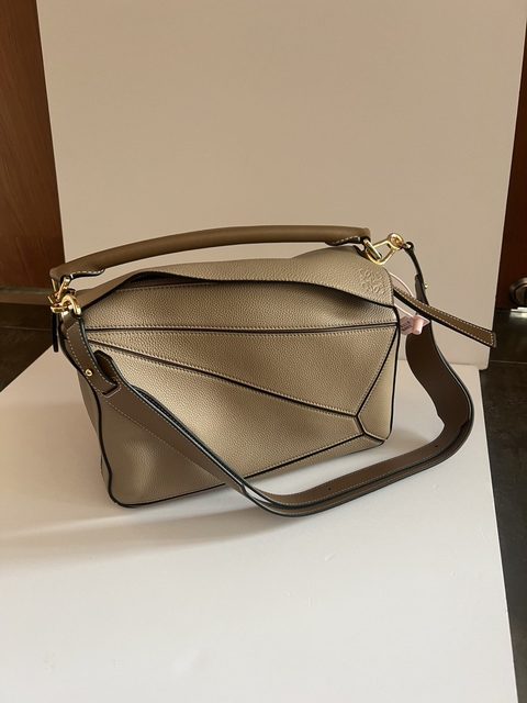 Loewe Puzzle 一代 中號 沙色