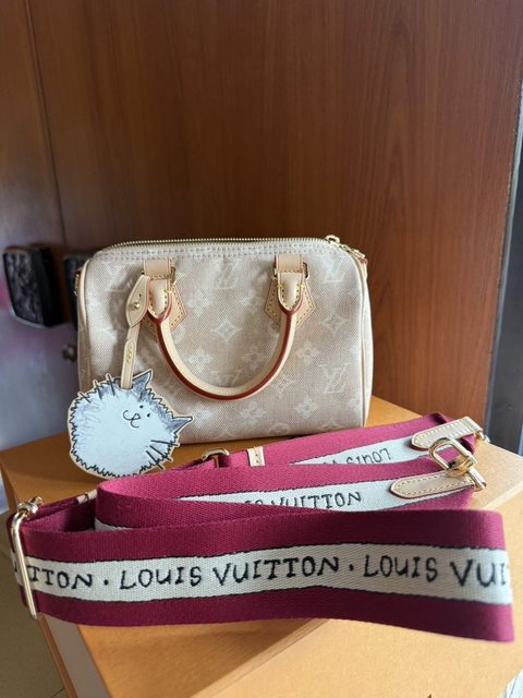 LV x Grace Coddington聯名Speedy20，晶片款，淺奶茶色老花真的溫柔到犯規，現貨在台